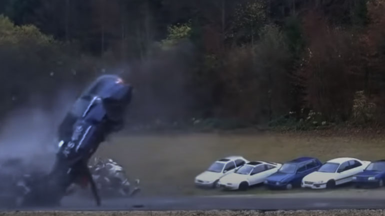 Τρακάροντας με 200χλμ./ώρα