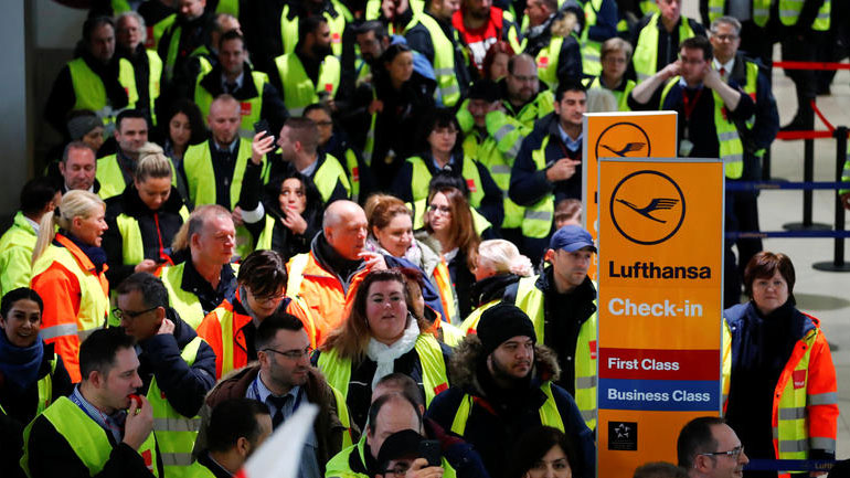 Η Lufthansa καθηλώνει στο έδαφος αύριο σχεδόν το σύνολο των αεροσκαφών της