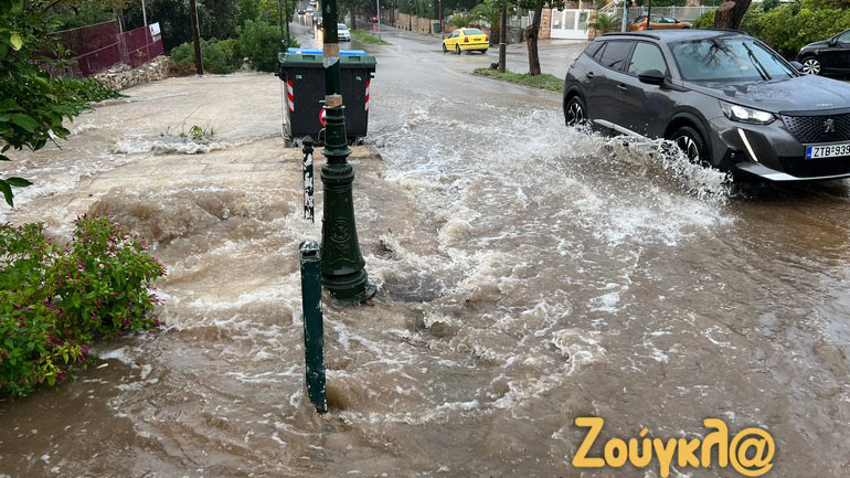 Κηφισιά: Προβλήματα στους δρόμους από το μεσημεριανό μπουρίνι