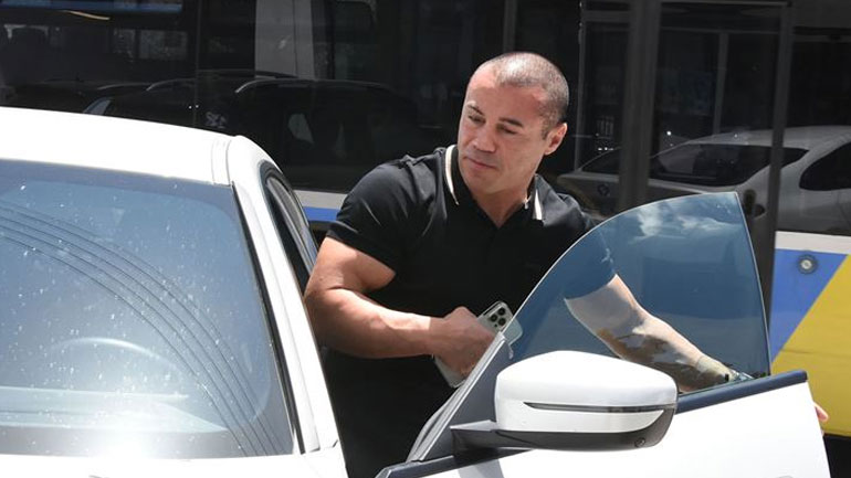 Μιχάλης Ζαμπίδης: Ποζάρει μαζί με τις 3,5 μηνών δίδυμες κορούλες του