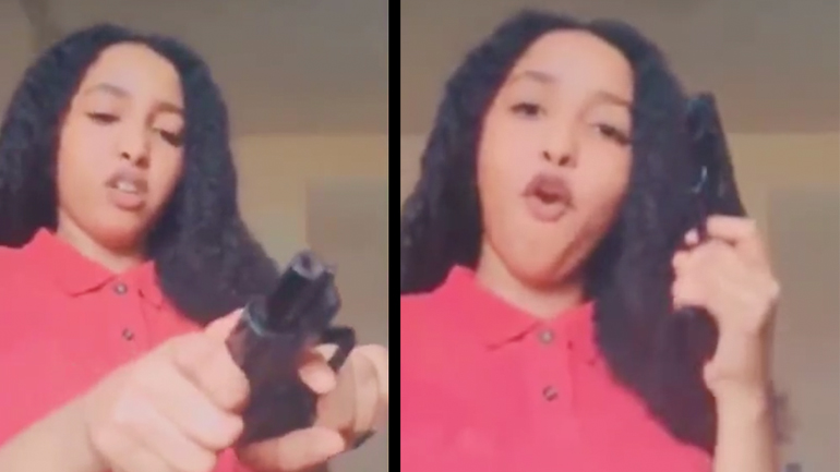 Ποζάροντας με ένα όπλο