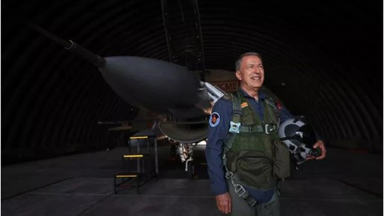 Σόου του Τούρκου υπουργού Άμυνας – «Πέταξε» με F-16 πάνω από το βόρειο Αιγαίο