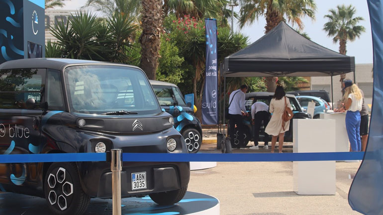 ΔΕΗ blue: Γιορτάζει και χαρίζει 20 ηλεκτροκίνητα Citroën Ami blue