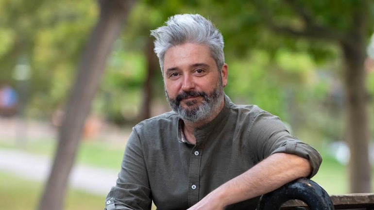 Αυγουστίνος Ρεμούνδος: Ο καταξιωμένος σκηνοθέτης μιλά για την παράσταση «Θύμησες» που σκηνοθετεί στο Ηρώδειο