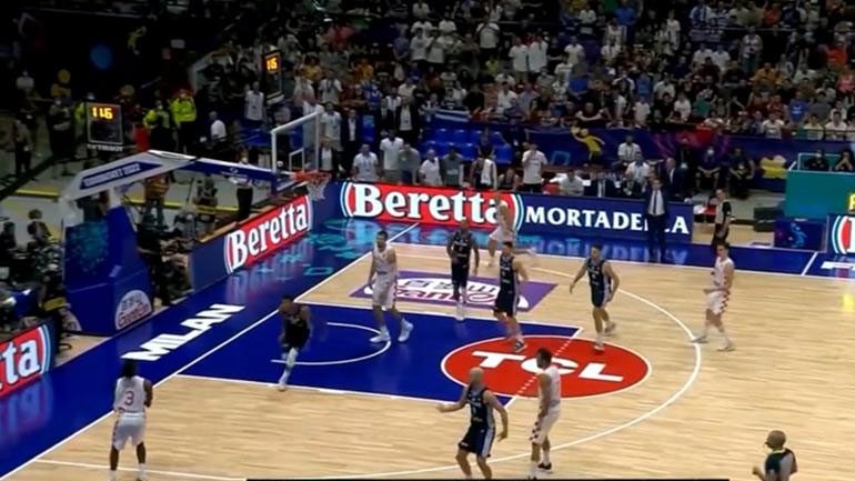 Ο Γιάννης Αντετοκούνμπο έκανε άλμα αλά… Τεντόγλου για την αλλοίωση στο σουτ του Σμιθ!