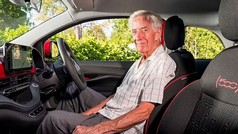 Βρετανός 84 ετών, έχει αγοράσει συνολικά 55 μοντέλα Fiat σε όλη του τη ζωή