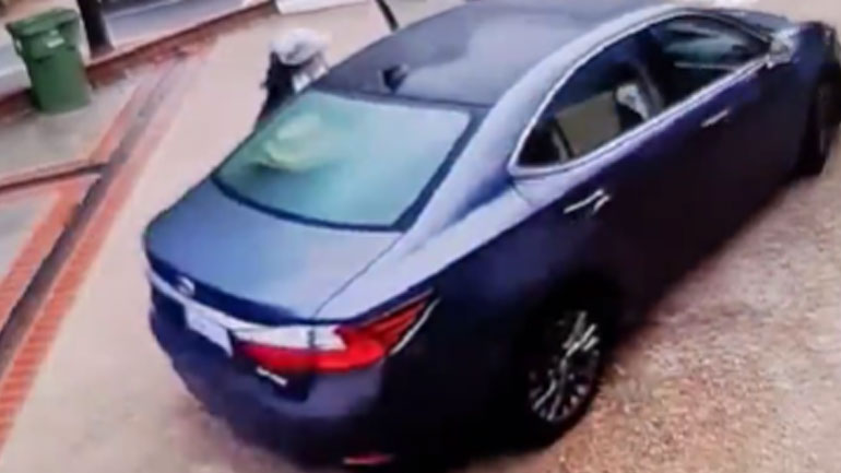 Της έφυγε το αυτοκίνητο