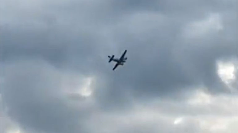 ΗΠΑ: Πιλότος απειλεί να ρίξει μικρό αεροσκάφος σε ένα κατάστημα της αλυσίδας Walmart ΗΠΑ: Πιλότος απειλεί να ρίξει μικρό αεροσκάφος σε ένα κατάστημα της αλυσίδας Walmart