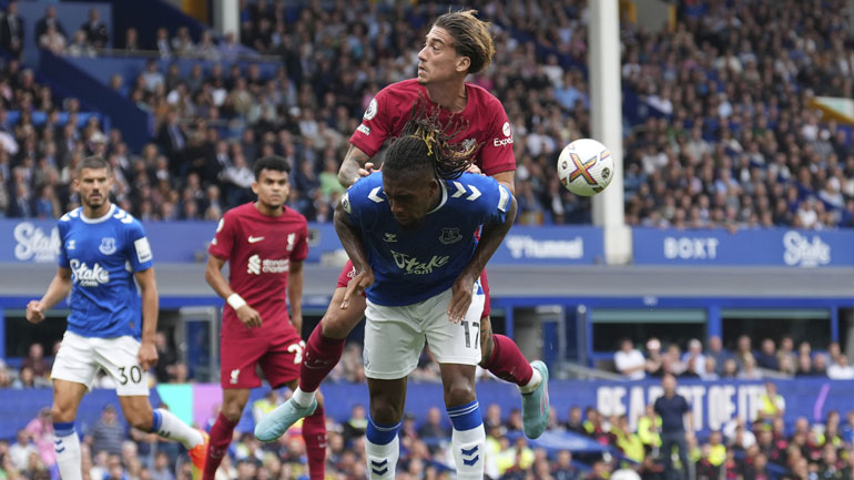 Aγγλία: Η Έβερτον φρέναρε (0-0) τη Λίβερπουλ, βασικός ο Κώστας Τσιμίκας