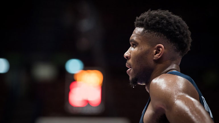 Το ζεστό χειροκρότημα των Ιταλών φιλάθλων στον Γιάννη Αντετοκούνμπο!