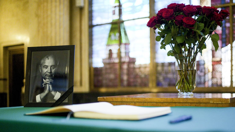 Με απουσία του Πούτιν και των Δυτικών ηγετών πραγματοποιείται η κηδεία του Γκορμπατσόφ