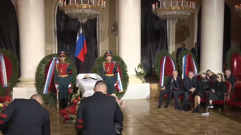 Οι Ρώσοι αποχαιρέτησαν τον Γκορμπατσόφ