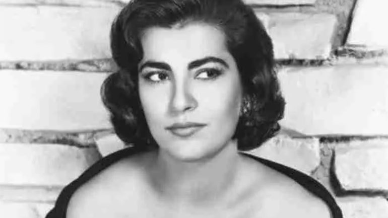 Ειρήνη Παππά: Η  «ζωντανή Καρυάτιδα»  κλείνει τα 96 της χρόνια