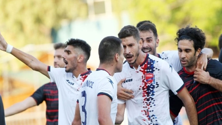 Το φιλικό Πανιώνιος-Παναχαϊκή δεν έληξε ποτέ: Ξύλο και εισβολή οπαδών στο γήπεδο καταγγέλλουν οι Αχαιοί Το φιλικό Πανιώνιος-Παναχαϊκή δεν έληξε ποτέ: Ξύλο και εισβολή οπαδών στο γήπεδο καταγγέλλουν οι Αχαιοί