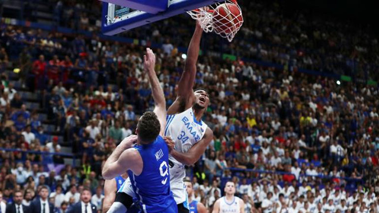 Eurobasket 2022: Στο Top-10 το αυτοκρατορικό κάρφωμα του Αντετοκούνμπο με την Ιταλία