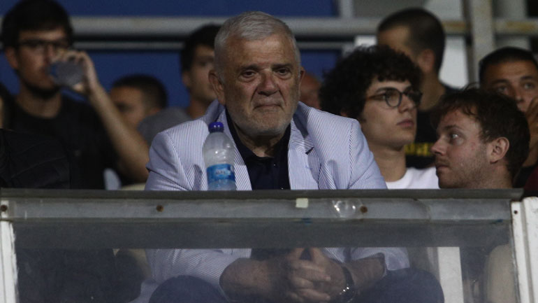 Στις εξέδρες και ο διοικητικός ηγέτης της ΑΕΚ, Δημήτρης Μελισσανίδης