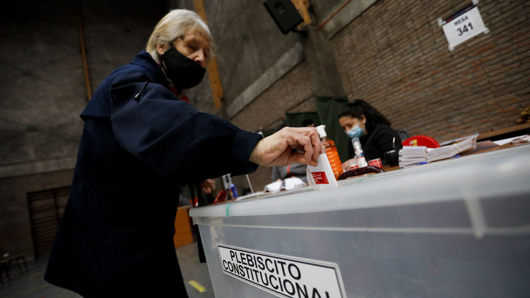 Χιλή: Επικρατεί το «όχι» στο δημοψήφισμα για την αναθεώρηση του Συντάγματος