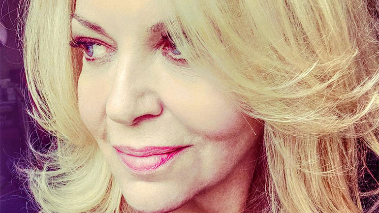 Σεμίνα Διγενή: Κυκλοφόρησε το νέο της βιβλίο με τίτλο «Felicità»