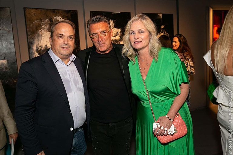 Ο Γρηγόρης Κωνσταντέλλος με τη σύζυγο του Ντίνα και τον Κωστή Γεωργίου