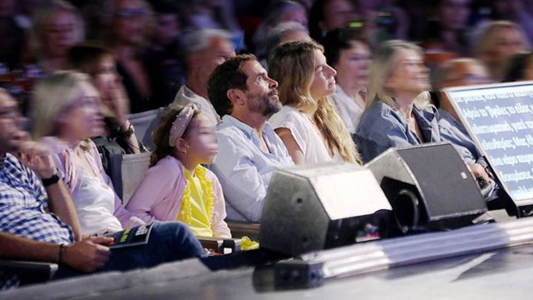 Χρυσή Βαρδινογιάννη-Κωνσταντίνος Μαρκουλάκης: Δημόσια εμφάνιση στο θέατρο μετά από καιρό