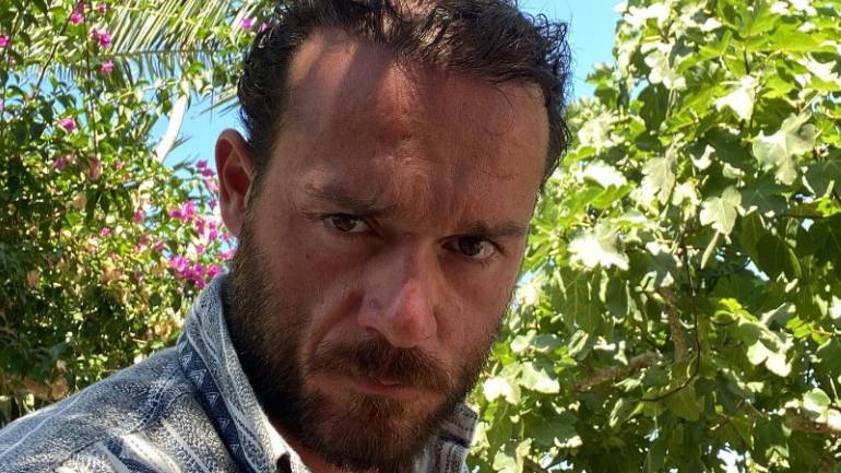 Αυτός είναι ο 35χρονος που πήδηξε από τον τρίτο όροφο στο Κολωνάκι Αυτός είναι ο 35χρονος που πήδηξε από τον τρίτο όροφο στο Κολωνάκι