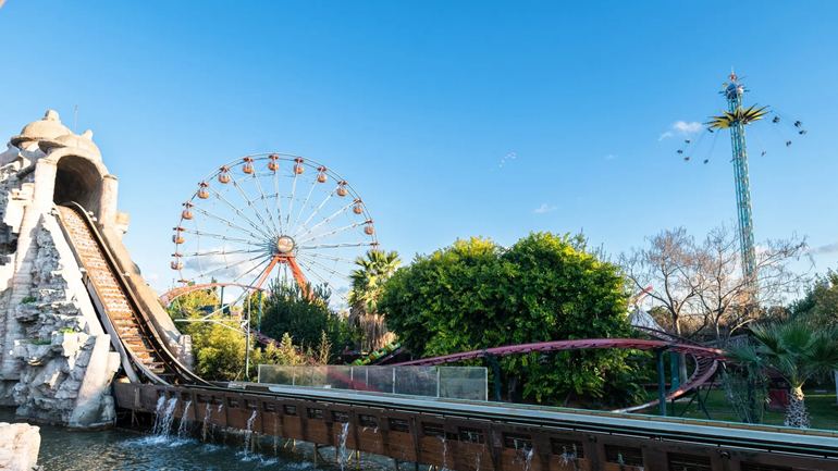 Σε σοβαρή κατάσταση δύο από τους τραυματίες στο Allou Fun Park
