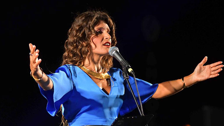 Παλμός και συγκίνηση στη συναυλία για τον Μίκη Θεοδωράκη με την Μπέττυ Χαρλαύτη στο Διεθνές Φεστιβάλ Πάτρας