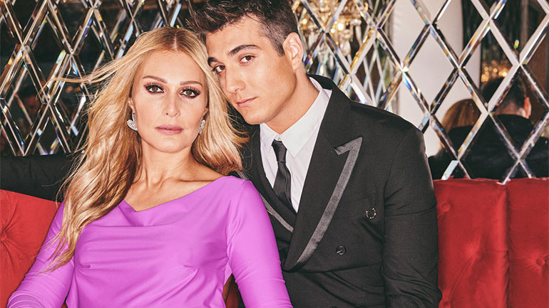 Η Νατάσα Θεοδωρίδου στην Ακτή Πειραιώς – Μαζί της ο Γιώργος Κακοσαίος