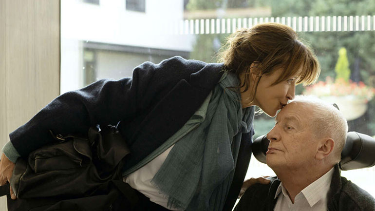 «Όλα πήγαν καλά»: Η νέα ταινία του Φρανσουά Οζόν με τον Αντρέ Ρισολιέ και τη Σοφί Μαρσό