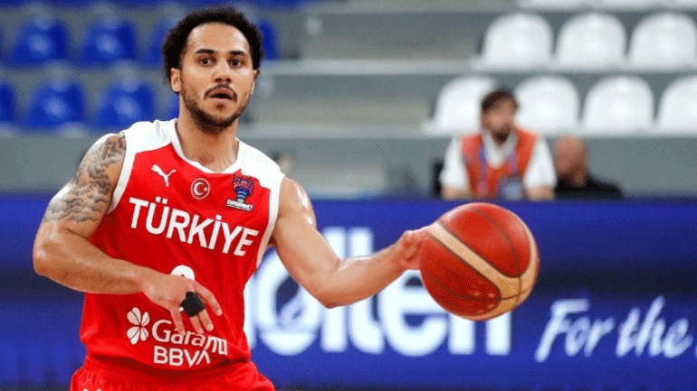 Τουρκία: Με τραυματισμό στο δάχτυλο ο Λάρκιν, πάει Κωνσταντινούπολη για εξετάσεις