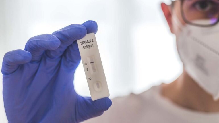 Τα επίπεδα του αντιγόνου SARS-CoV-2 συνδέονται με την πρόγνωση των ασθενών που νοσούν από τον ιό 