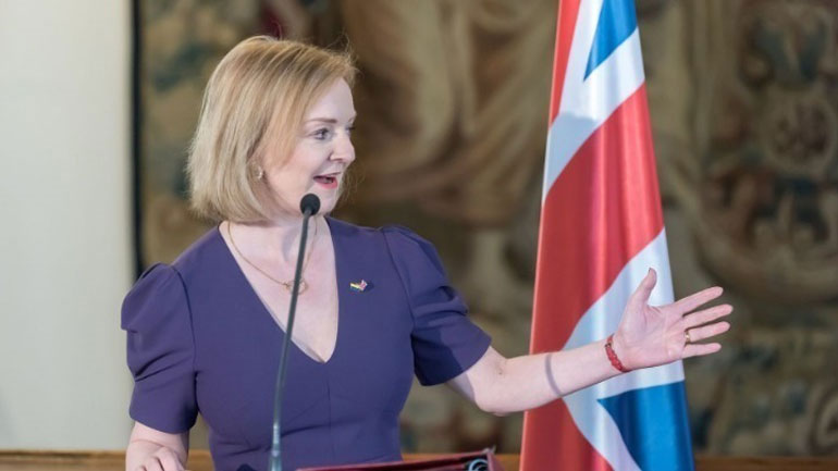 «Θα εφαρμόσω ένα τολμηρό σχέδιο για την μείωση των φόρων και την αύξηση της ανάπτυξης της οικονομίας μας», δήλωσε η Λιζ Τρας