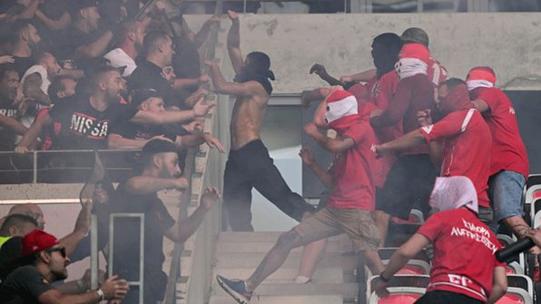 Conference League: Απίστευτα επεισόδια πριν τη σέντρα του Νις-Κολωνία, πιθανή η αναβολή του αγώνα