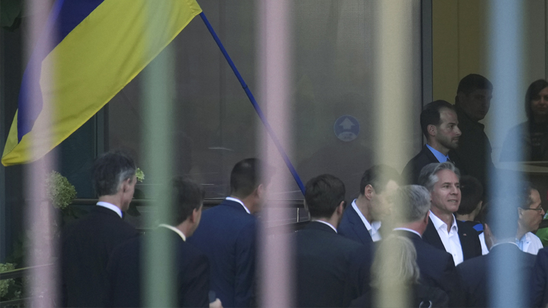 Αιφνιδιαστική επίσκεψη του Μπλίνκεν στο Κίεβο – Ανακοίνωσε νέα βοήθεια 2 δις δολαρίων