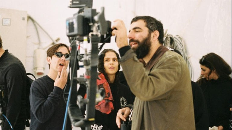 Ο Romain Gavras και ο Surkin στην Αθήνα με το νέο τους πρότζεκτ «GENER8ION» σε παγκόσμια πρεμιέρα