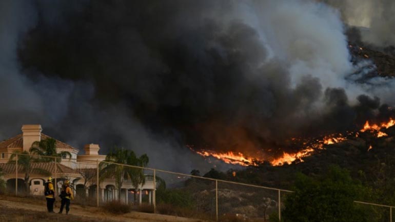 ΗΠΑ: Τεράστια πυρκαγιά μαίνεται στα περίχωρα του Λος Άντζελες