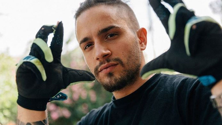 iLLEOo: Στο νοσοκομείο μετά από τροχαίο με τη μηχανή του ο γνωστός τράπερ (βίντεο)