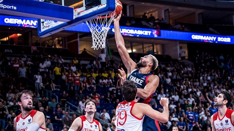 Eurobasket: Η Γαλλία νίκησε 87-86 στην παράταση την Τουρκία και προκρίθηκε στα προημιτελικά