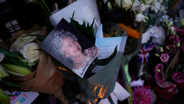 Ξεκινάει σήμερα η πομπή με το φέρετρο της Ελισάβετ για το Λονδίνο