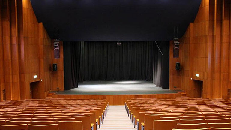 «Η Μητέρα του Σκύλου» με τη Μαρία Καβογιάννη στο Θέατρο Ιλίσια