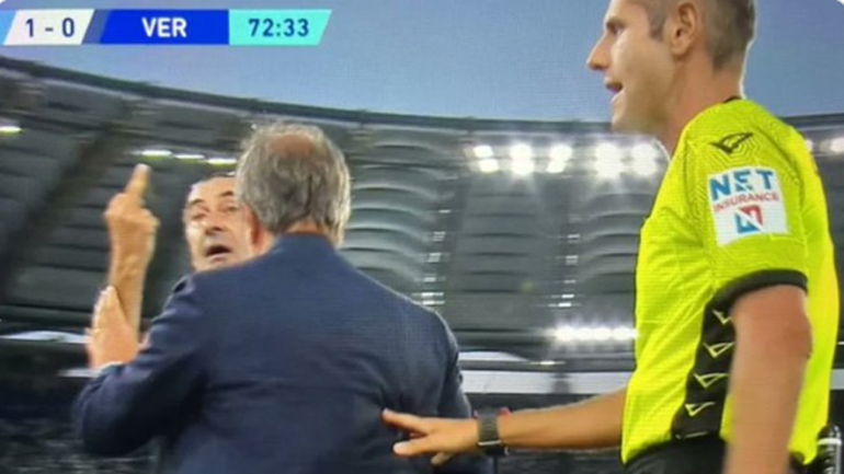 Λάτσιο- Βερόνα: Η άσεμνη χειρονομία του τεχνικού των γηπεδούχων Μαουρίτσιο Σάρι