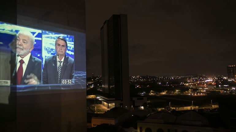 Βραζιλία: Ο Λούλα διευρύνει το προβάδισμά του έναντι του Μπολσονάρου