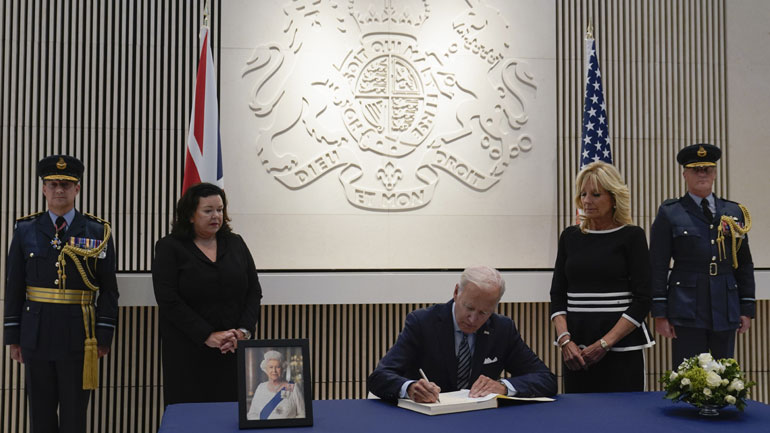 ΗΠΑ: Μόνο ο Μπάιντεν και η σύζυγός του προσκλήθηκαν στην κηδεία της βασίλισσας Ελισάβετ