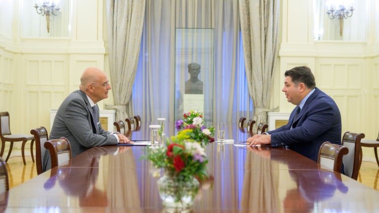 Ο Ν. Δένδιας ενημέρωσε τον Αμερικανό πρέσβη για τις τελευταίες εξελίξεις στην Αν. Μεσόγειο
