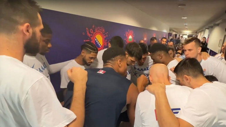 Οι «ντόπες» του Γιάννη Αντετοκούνμπο προς τους συμπαίκτες του πριν το ματς με τη Γερμανία: «Απολαύστε αυτό το γα@@@ένο παιχνίδι»