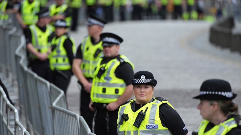 Λονδρέζικη αστυνομία: Nα σέβονται oι αστυνομικοί  το δικαίωμα των πολιτών να διαδηλώνουν κατά της μοναρχίας