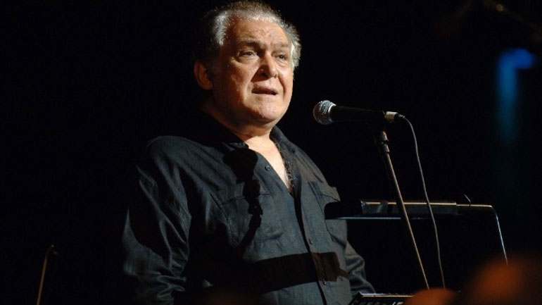 Η Ελληνική Επιτροπή για τη Διεθνή Ύφεση και Ειρήνη αποχαιρετά τον Κώστα Καζάκο