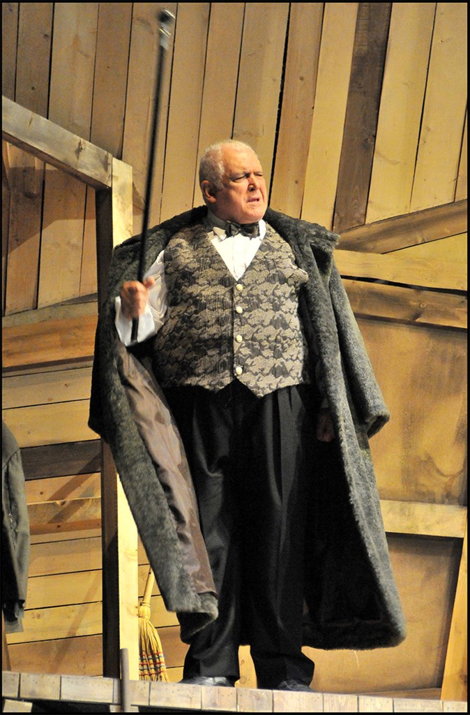 Ο κύριος Πούντιλα κι ο δούλος του, ο Μάττι» του Μπέρτολοτ Μπρεχτ, σε σκηνοθεσία Κώστα Καζάκου με τον ίδιο στον πρωταγωνιστικό ρόλο (2010) 