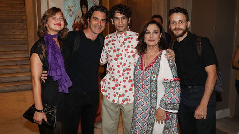 Χάρις Αλεξίου: Οι διάσημοι φίλοι που βρέθηκαν στο πλευρό της στη θεατρική της πρεμιέρα