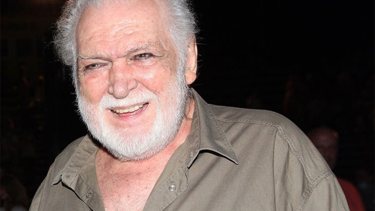 Κώστας Καζάκος: Η σπουδαία πράξη πριν την τελευταία υπόκλιση